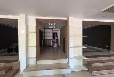 Spațiu comercial, de 100 mp, în Central - 4