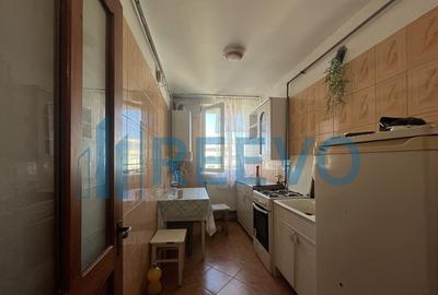Apartament cu 3 camere decomandat în Cornișa - 2