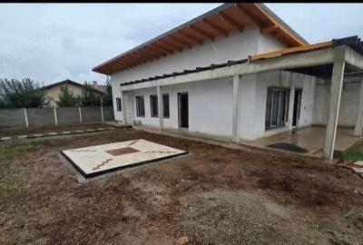 Casă cu Teren 600 Mp în Central - 3