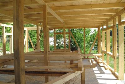 Casă de vacanță sau permanentă, pe deal, cu curte terasată și priveliște superbă - 11