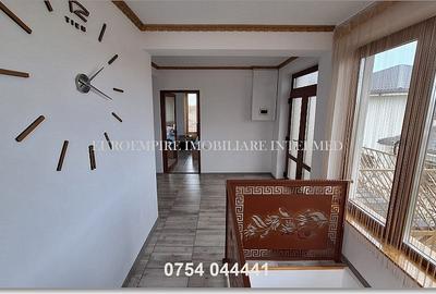 Vila+casa de vanzare zona Km 5 - 5