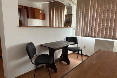 Spațiu comercial, de 130 mp, în Central - 4