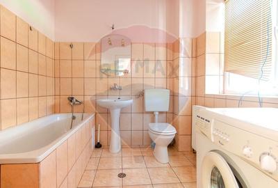 Casa individuala spatioasa cu potential in zona Lunei - 8