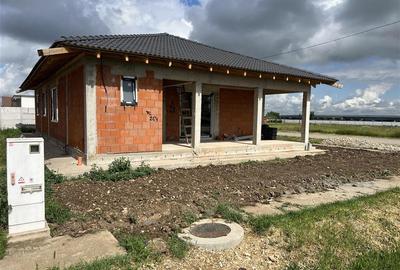Casă cu 4 camere cu Teren 437 Mp în Sântandrei - 2