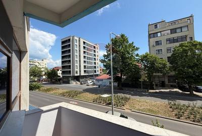 Apartament 3 camere de vanzare cu loc parcare Bd Mamaia  Delfinariu