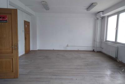 Apartament cu 4 camere decomandat în Roșu - 2
