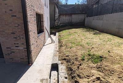 Casă cu 4 camere cu Teren 300 Mp în Florești