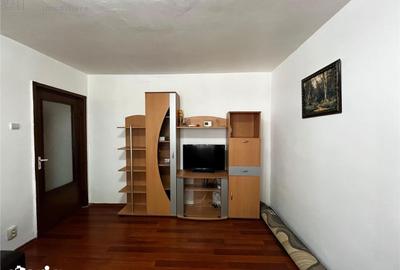 Apartament cu 3 camere semidecomandat în Central - 2