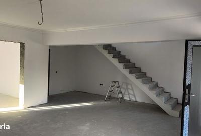 Casă cu 6 camere cu Teren 463 Mp în Costești - 2