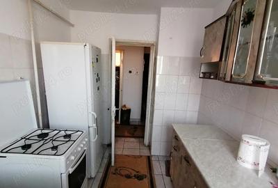Inchiriez apartament cu 2 camere situat in Caracal, cartier gara, etaj 2 - 3