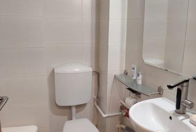 Apartament cu 4 camere decomandat în Calea București