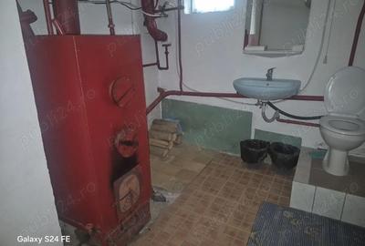 Casă cu 6 camere cu Teren 3500 Mp în Central - 3