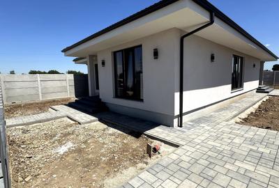 Casă cu 4 camere în Central - 1