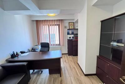 Apartament cu 5 camere decomandat în Km 4 - 2