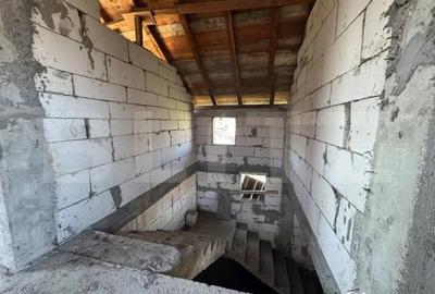Casă cu 4 camere cu Teren 420 Mp în Cernele - 10