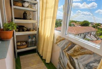 Apartament cu 3 camere semidecomandat, mobilat în Micro 15