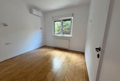 Apartament cu 3 camere semidecomandat în Capitale - 12