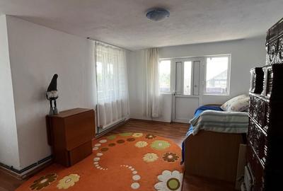 Casă cu 4 camere decomandat în Priseaca - 1