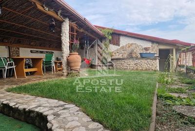 Casa familiala cu spatiu comercial si garaj P+1E+M 720 Mp - 50