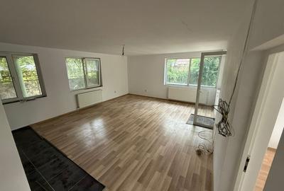 Apartament 3 camere, in casa tip vila, cu terasa extinsa, gradina + parcare - 2