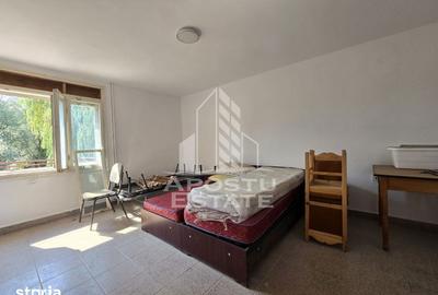 Casă cu 8 camere cu Teren 1140 Mp în Central - 4