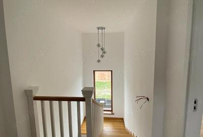 Casă cu 3 camere cu Teren 470 Mp în Central - 1