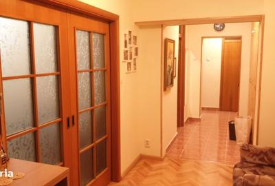 Apartament cu 3 camere decomandat în Rahova - 2