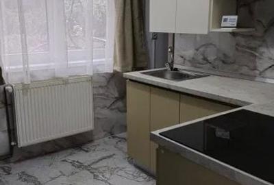 Apartament cu 2 camere decomandat în Cornișa
