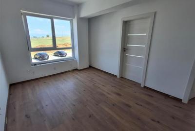 Apartament 3 camere 2 bai  balcon parcare zona Calea Surii Mici - 1