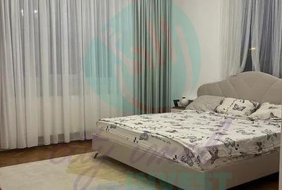 Casă cu 8 camere cu Canalizare în Parcul Carol