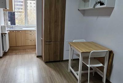 Apartament cu 2 camere semidecomandat în Văcăresti
