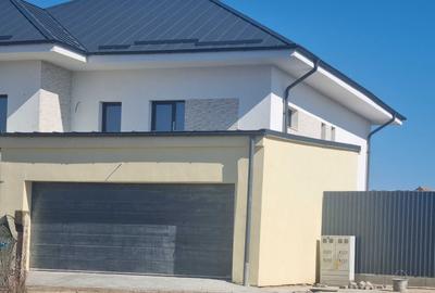 Casă cu 4 camere în Central