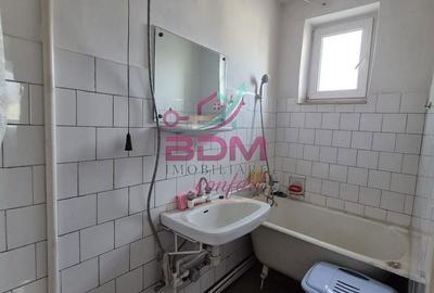 Apartament cu 3 camere semidecomandat în Micro 1 - 2
