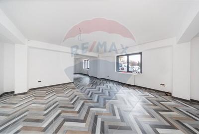 Spațiu comercial/birouri  de închiriat în zona 13 Decembrie - 4