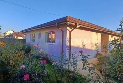 Casă cu 3 camere cu Canalizare în Săbăreni - 3