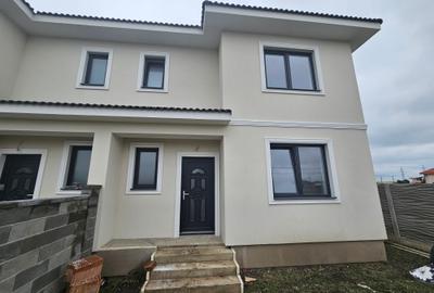 Duplex cu 4 camere cu Canalizare în Moșnița Nouă - 2