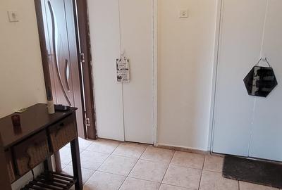 Inchiriez apartament cu 2 camere, Racadau, Str. Maciesului - 6