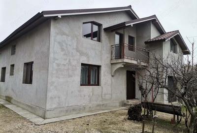 Casă cu 4 camere în Roșiori de Vede - 1
