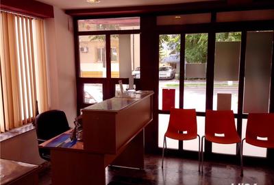 Spațiu comercial, de 90 mp, în Republica - 5