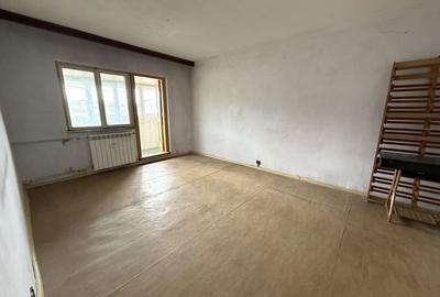 Apartament cu 3 camere decomandat în Rovine - 8