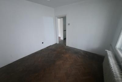 Apartament 2 camere, etaj 1/4, zona Podu Ros - 3