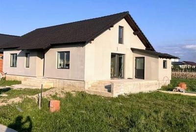 Casă cu 3 camere în Cheriu