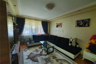Apartament cu 3 camere decomandat în Micro 14