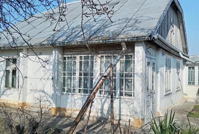 Casă cu Teren 2200 Mp în Brăești - 1