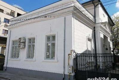 Casă cu 10 camere cu Teren 335 Mp în Cișmigiu