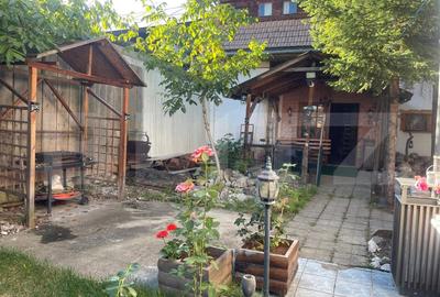 Casa cu doua corpuri, Zarnesti, pretabil pensiune sau casa de familie - 13