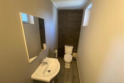 Spațiu comercial, de 78.839996337891 mp, în Central - 12