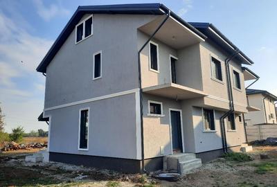 Duplex cu 4 camere în Bâcu