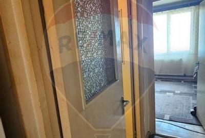 Apartament cu 3 camere de vanzare in zona Vlahuta