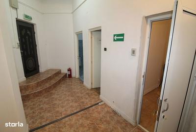 Spațiu comercial, de 231 mp, în Central - 6